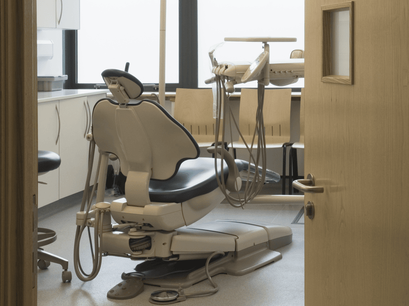 dentist-chair-2023-11-27-04-57-14-utc